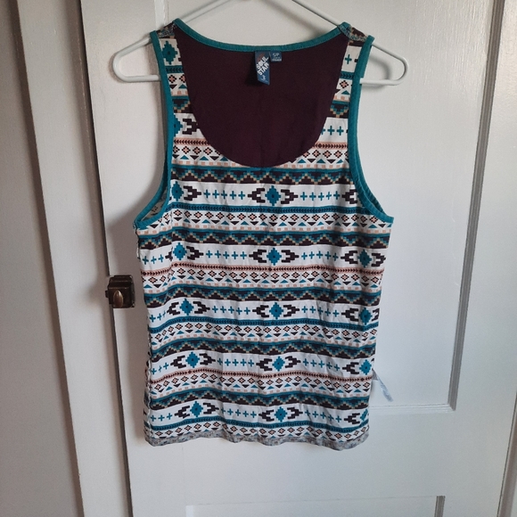 NWOT Reversible Aztec Pattern Tank Top - Picture 4 of 5